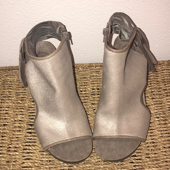 OTBT Free Spirit Fringe Bootie - Picture 3 of 15